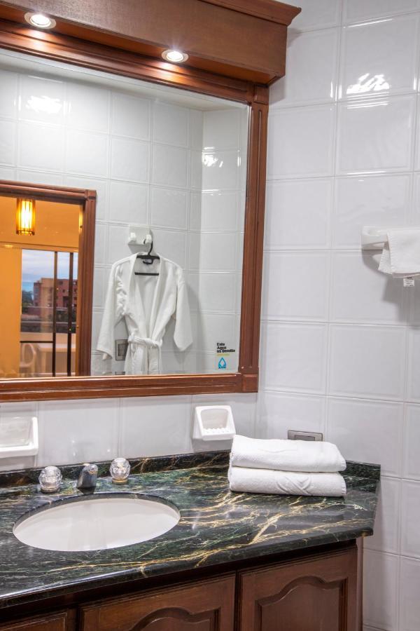 Castellon De Juanambu Aparthotel Cali Bagian luar foto